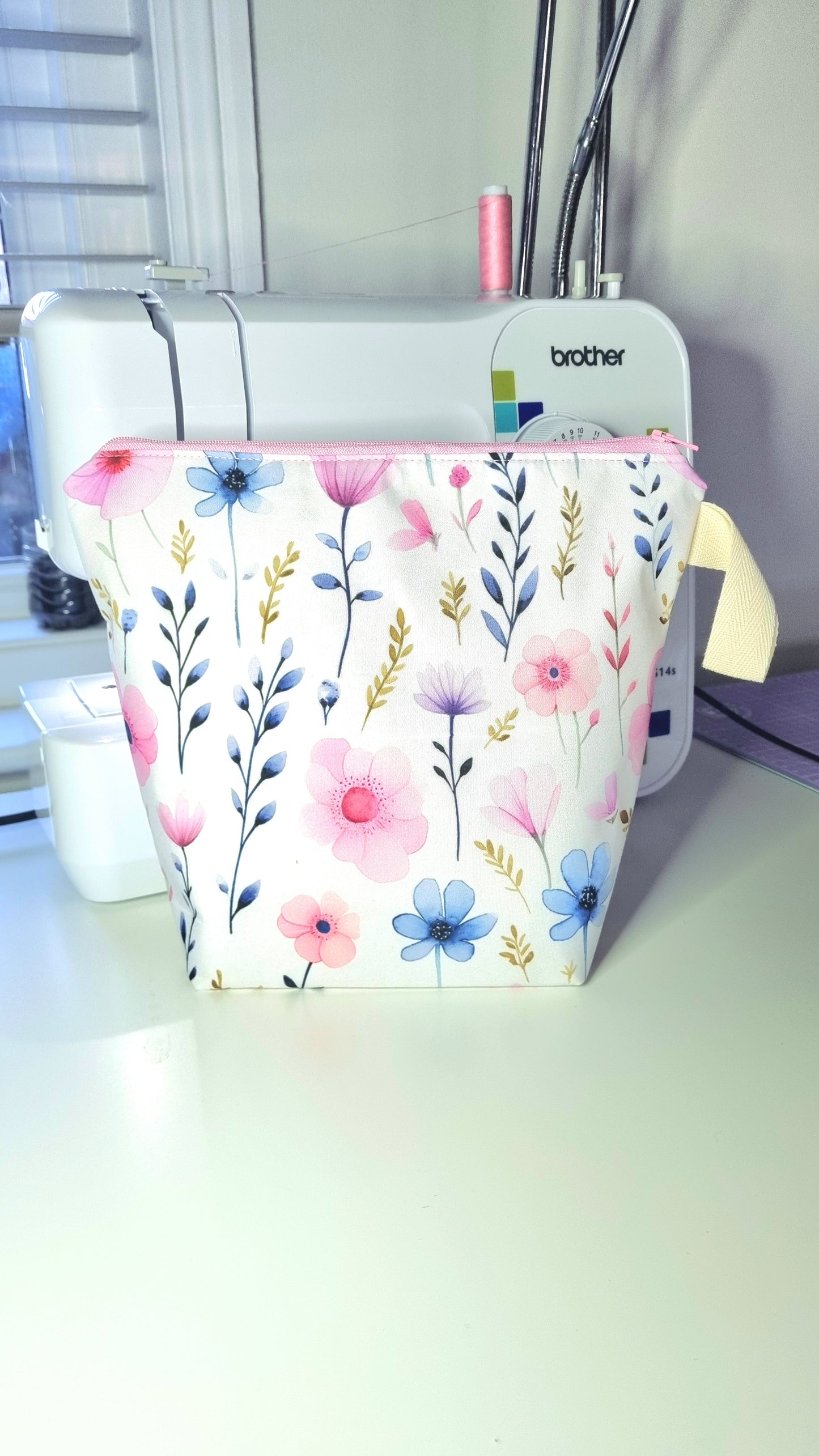 Flora cosmetic/wash bag
