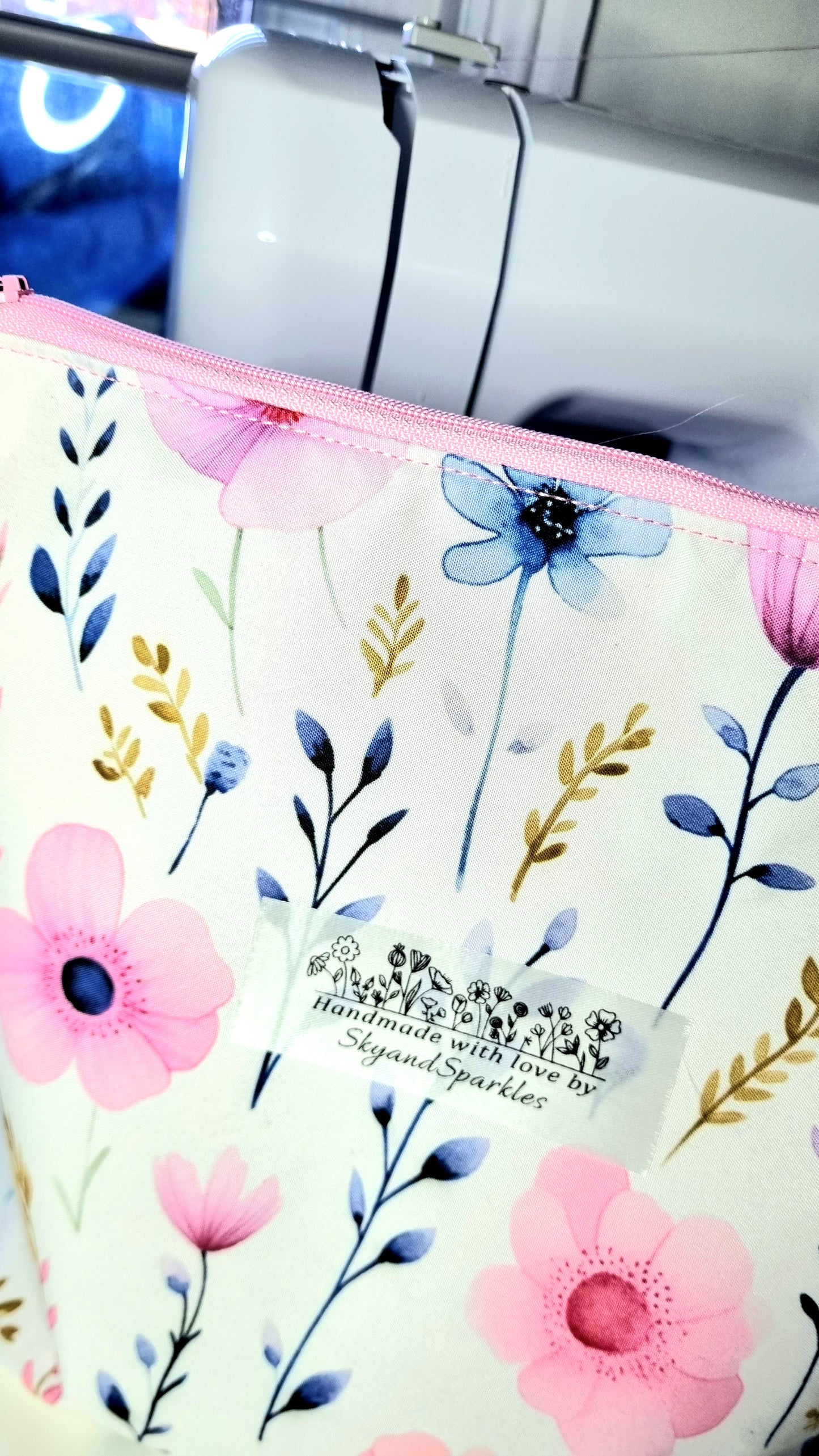 Flora cosmetic/wash bag
